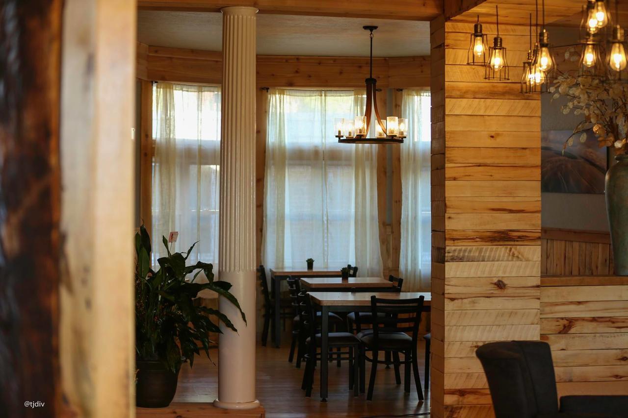 Roam Inn Munising Exterior photo