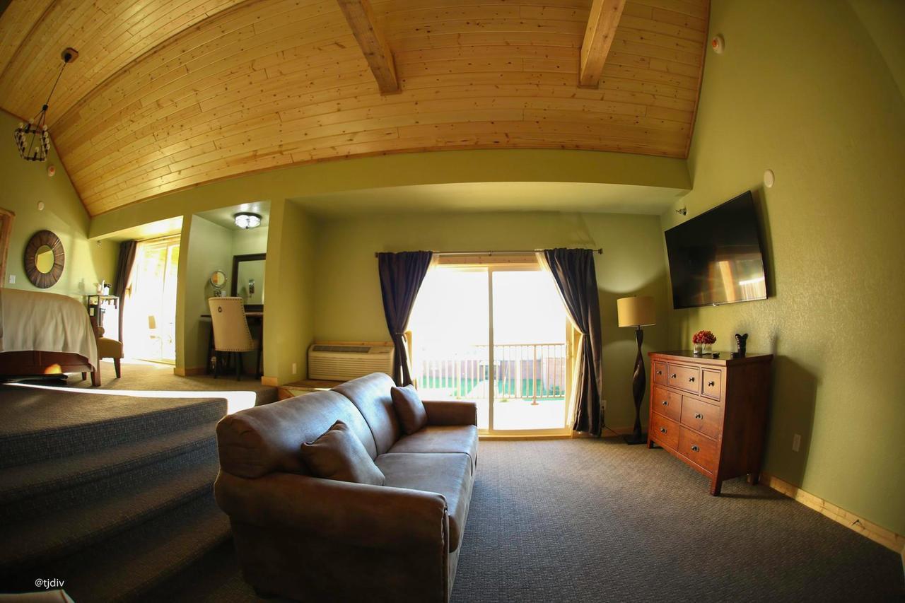 Roam Inn Munising Exterior photo