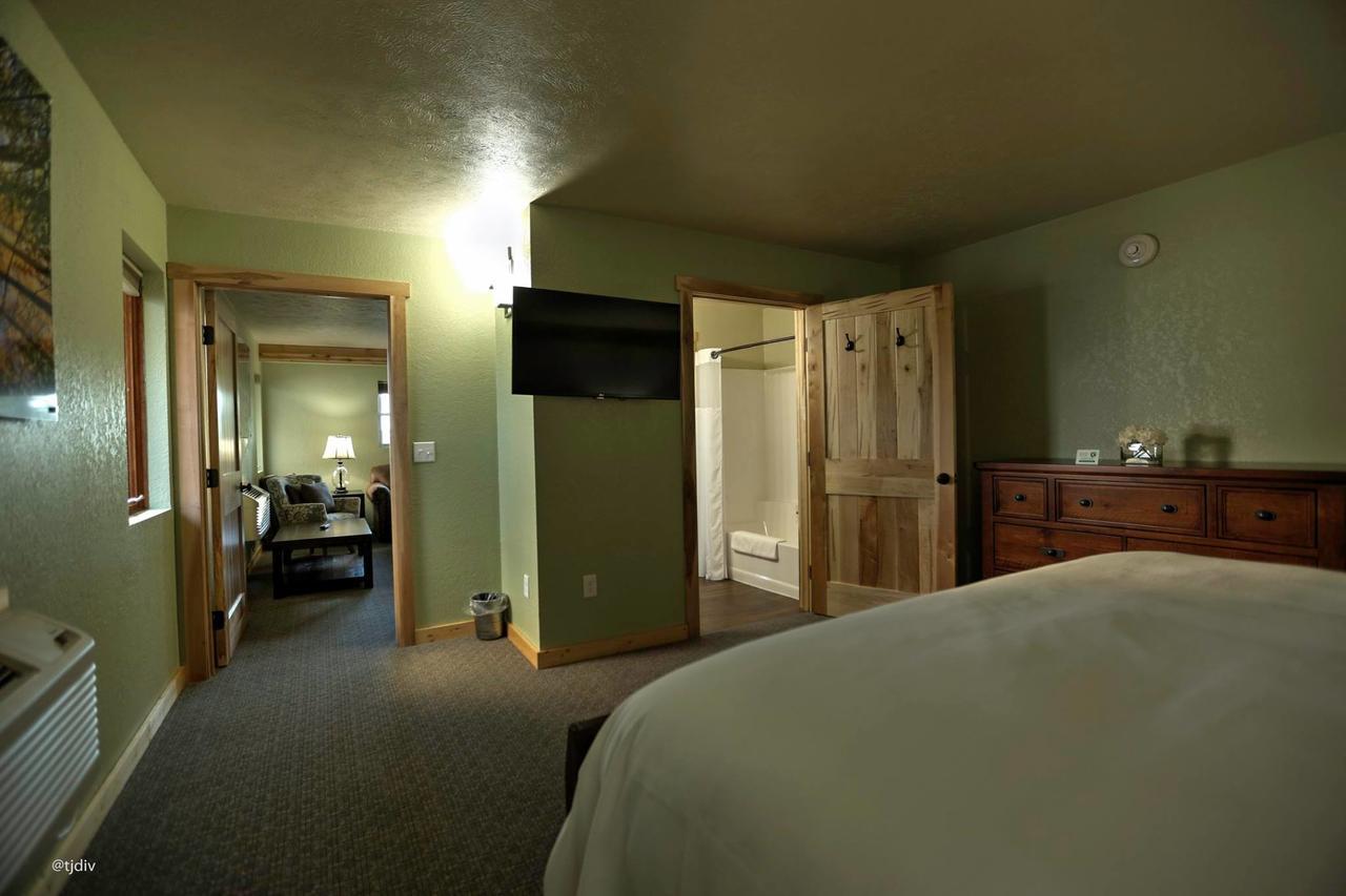 Roam Inn Munising Exterior photo